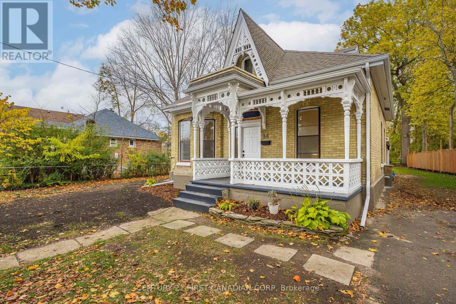 14 EUCLID AVENUE — London South (South F), Ontario - Photo 2 of 46