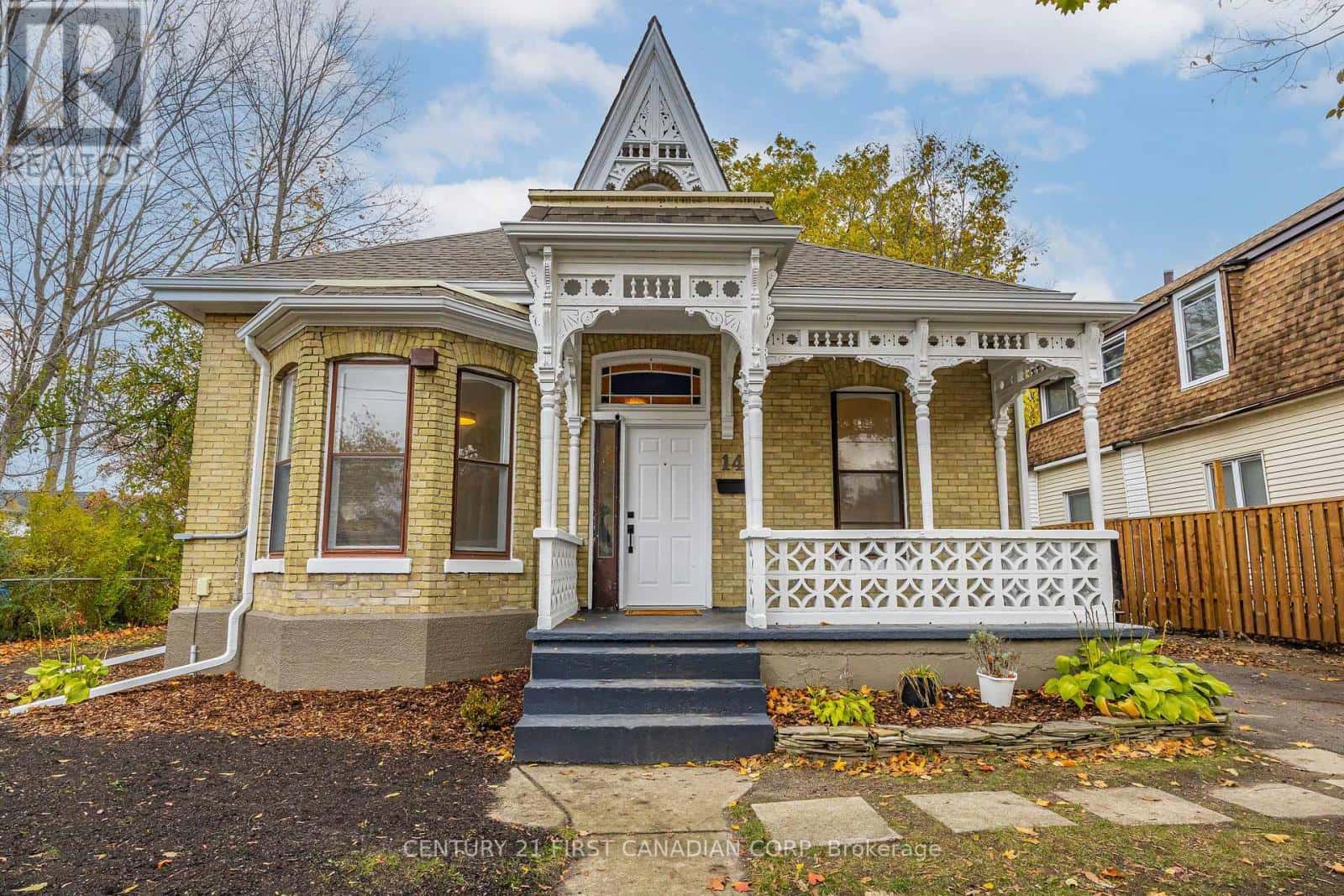 14 EUCLID AVENUE — London South (South F), Ontario - Photo 4 of 46