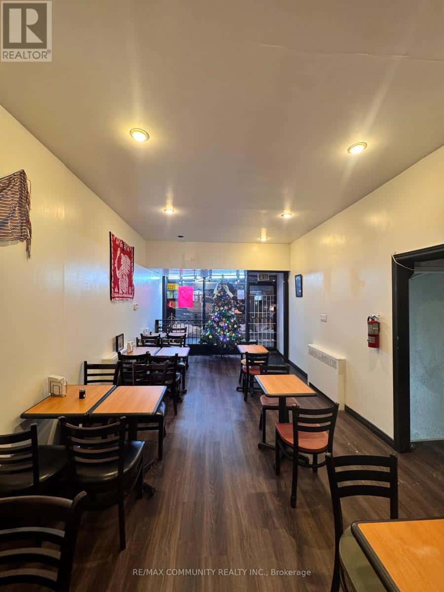 Toronto (Briar Hill-Belgravia) — Toronto (Briar Hill-Belgravia) - Photo 3 of 5