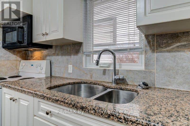 #1241 - 1239 MOSLEY STREET - Photo 4 of 12, Wasaga Beach, Ontario