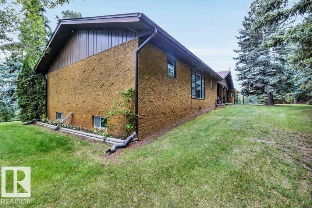 1209 Hwy 16 — Rural Parkland County, Alberta - Photo 4 of 75