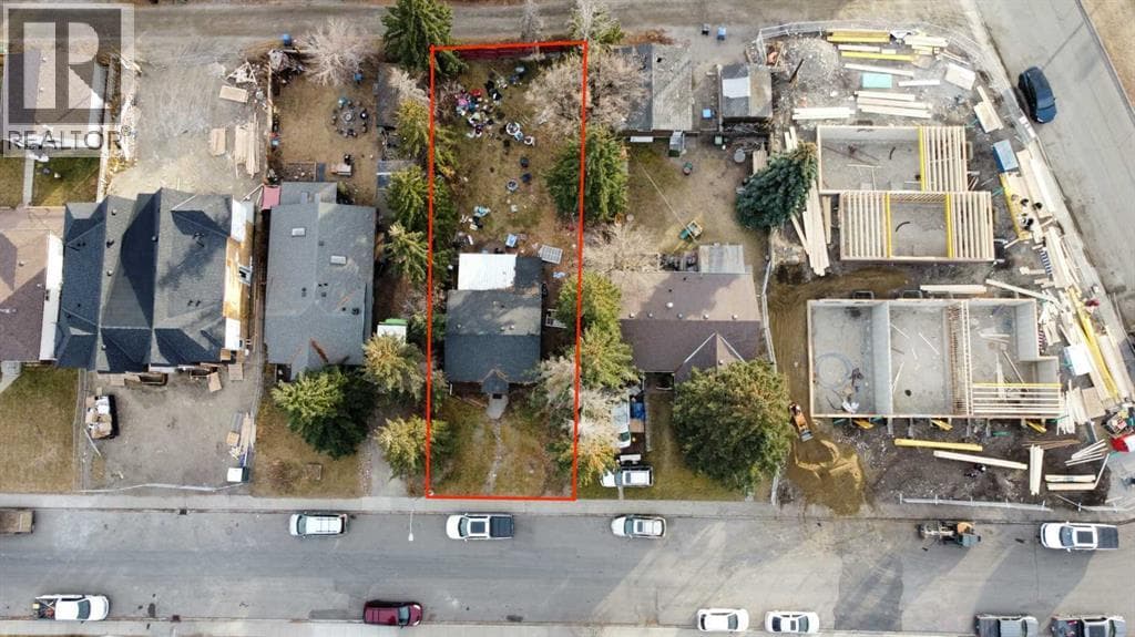 6435 33 Avenue NW — Calgary, Alberta - Main photo