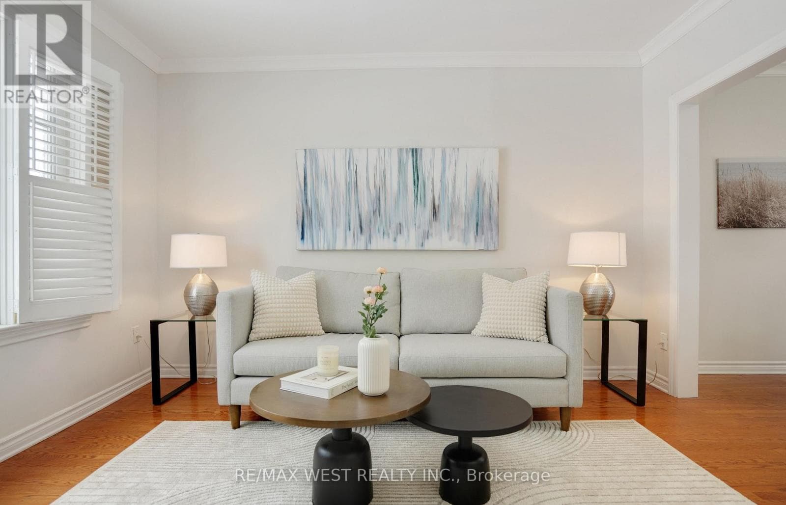 10 ALLANBROOKE DRIVE — Toronto (Kingsway South), Ontario - Main photo