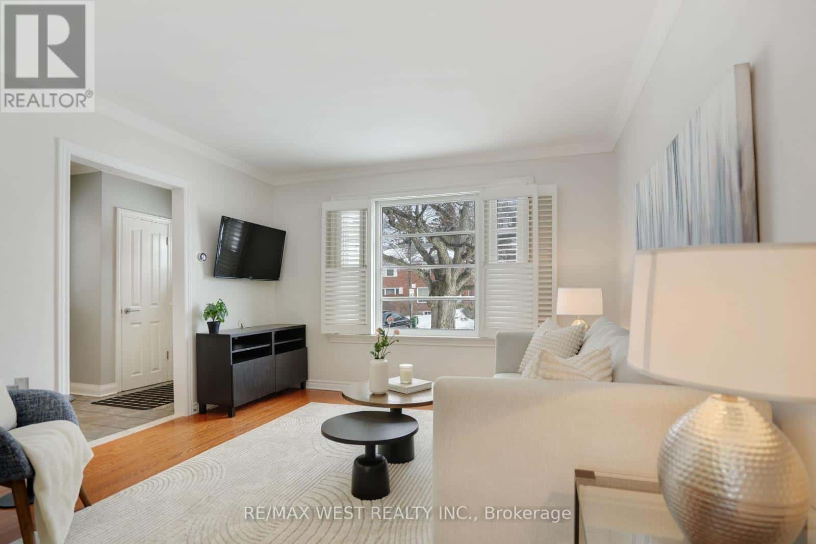 10 ALLANBROOKE DRIVE — Toronto (Kingsway South), Ontario - Photo 2 of 33