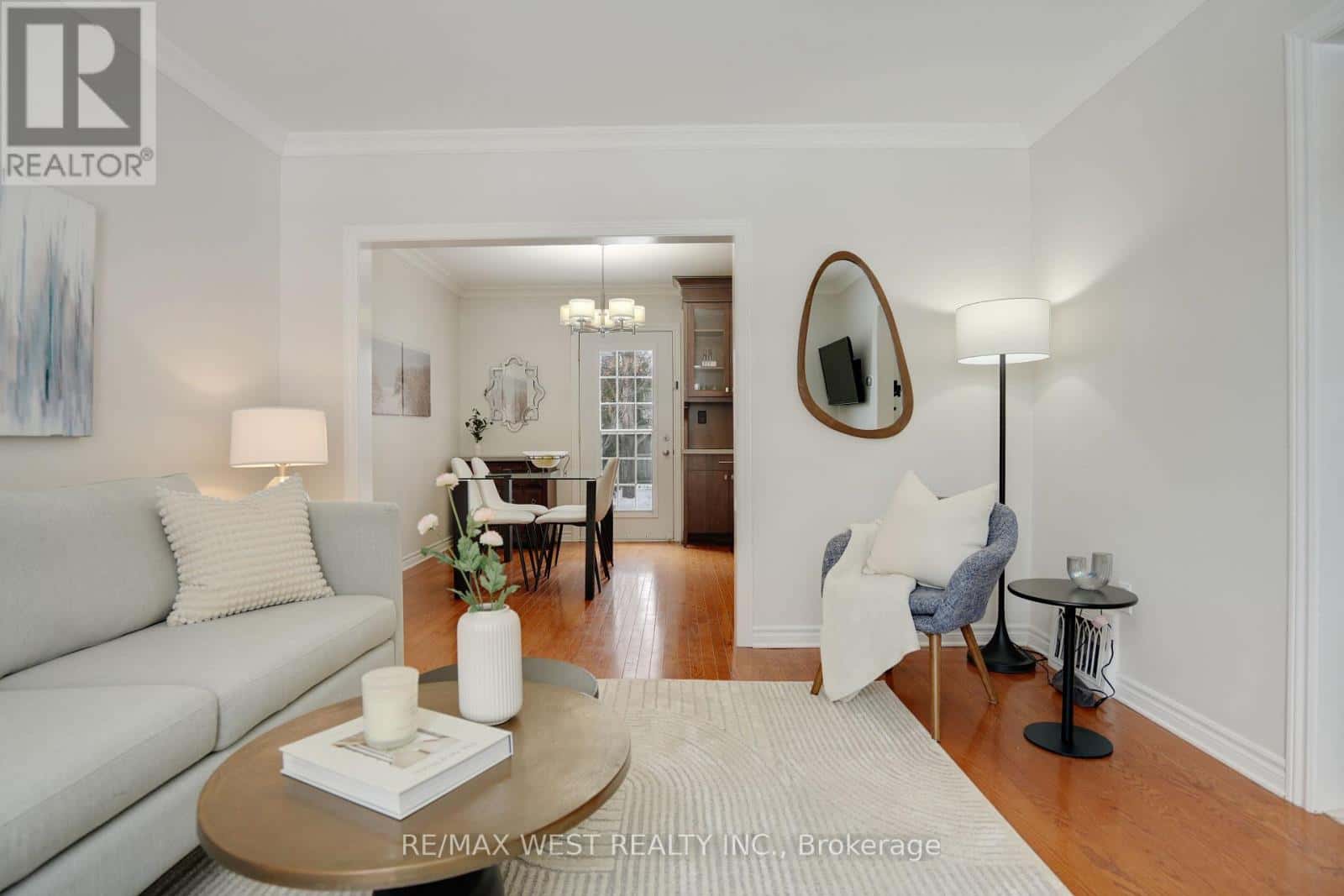 10 ALLANBROOKE DRIVE — Toronto (Kingsway South), Ontario - Photo 3 of 33