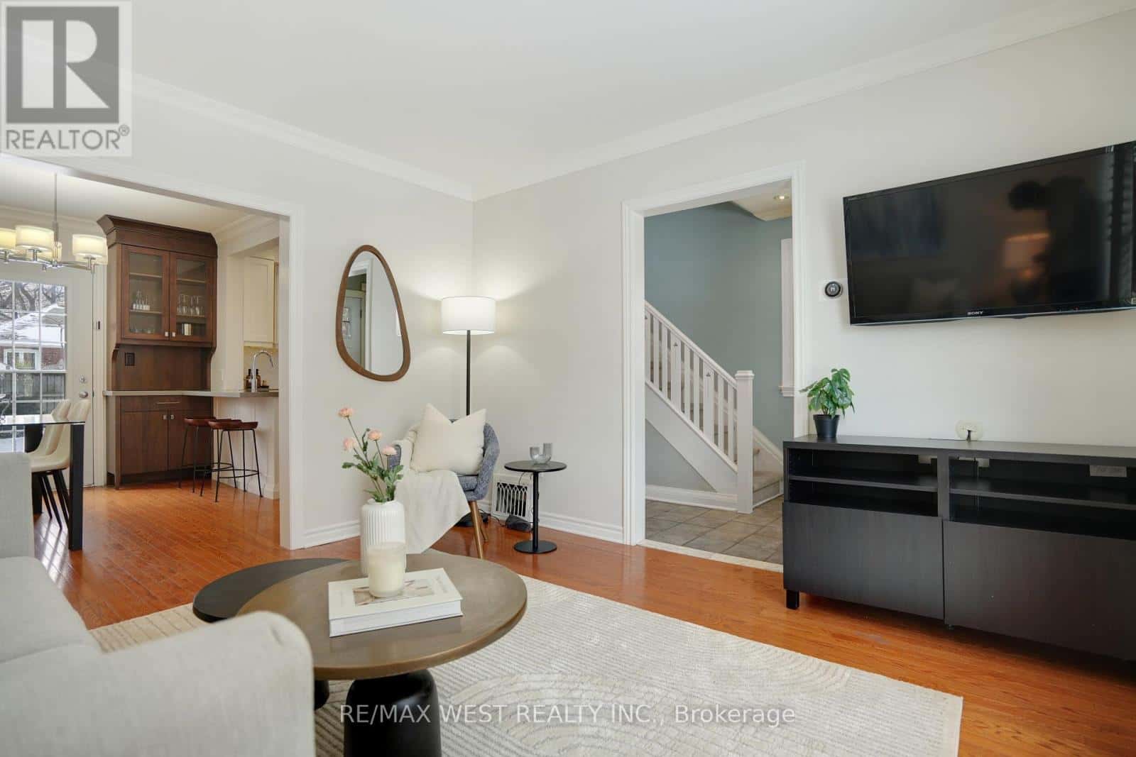 10 ALLANBROOKE DRIVE — Toronto (Kingsway South), Ontario - Photo 4 of 33