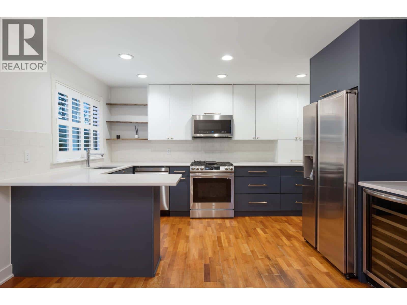 1645 ST. ANDREWS AVENUE — North Vancouver, British Columbia - Photo 5 of 24