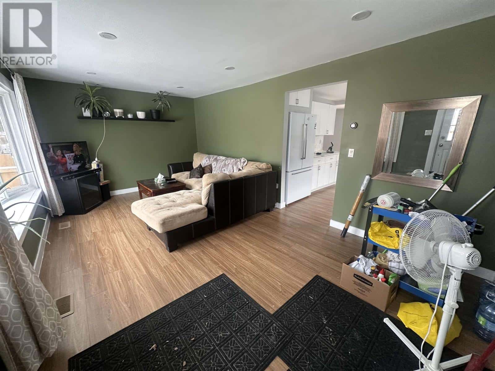 129 JOHN ST — GERALDTON, Ontario - Photo 2 of 24