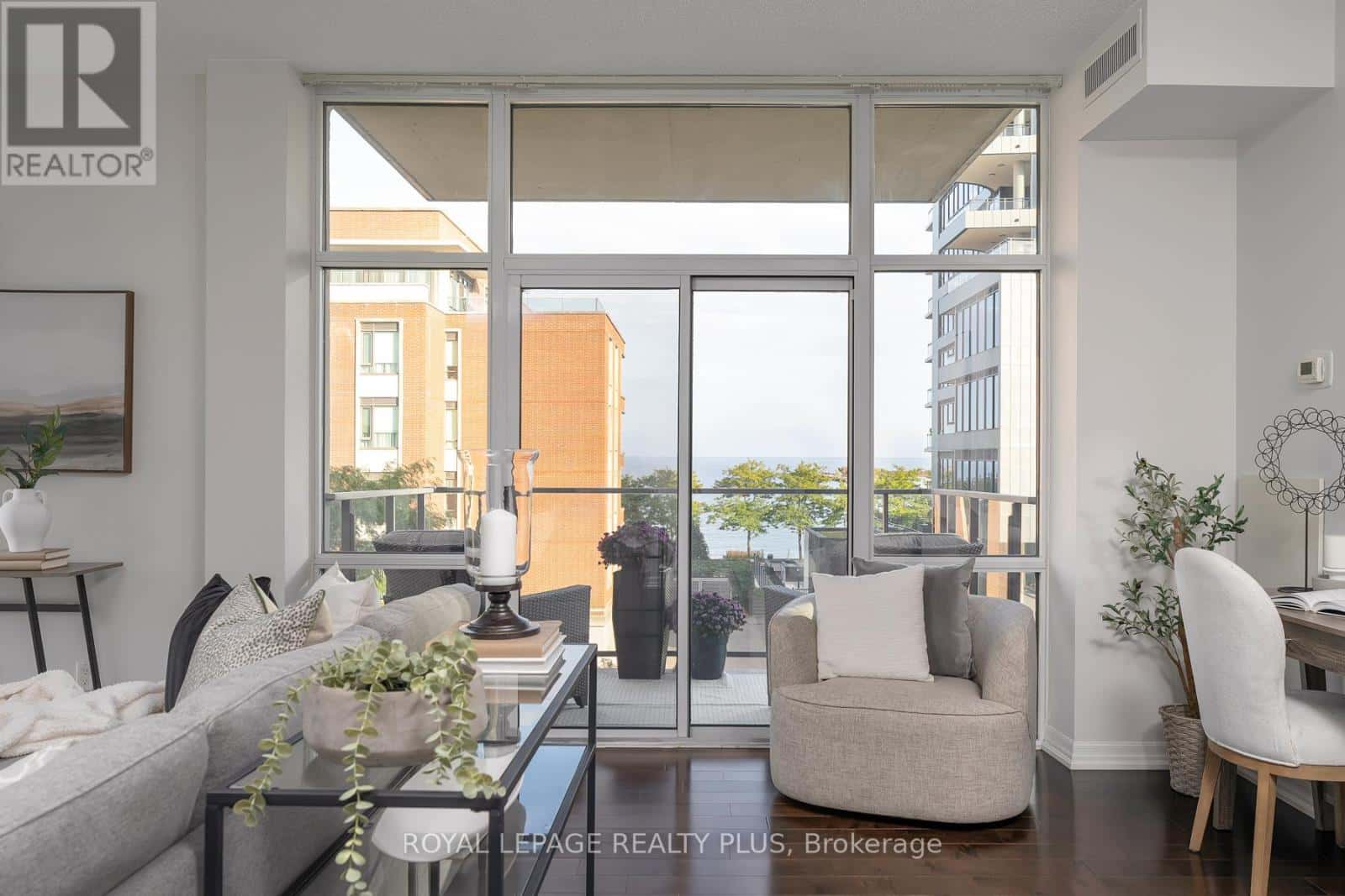 410 - 70 PORT STREET E — Mississauga (Port Credit), Ontario - Photo 3 of 49