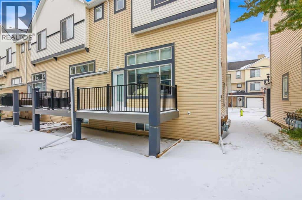 166 Everhollow Heights SW — Calgary, Alberta - Photo 2 of 30