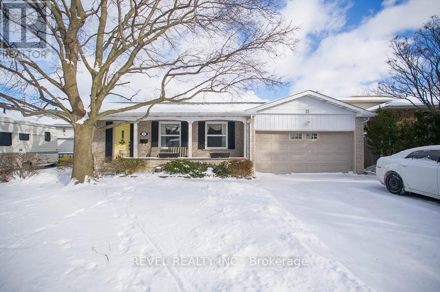 15 BURDOCK BOULEVARD — Brantford, Ontario - Main photo
