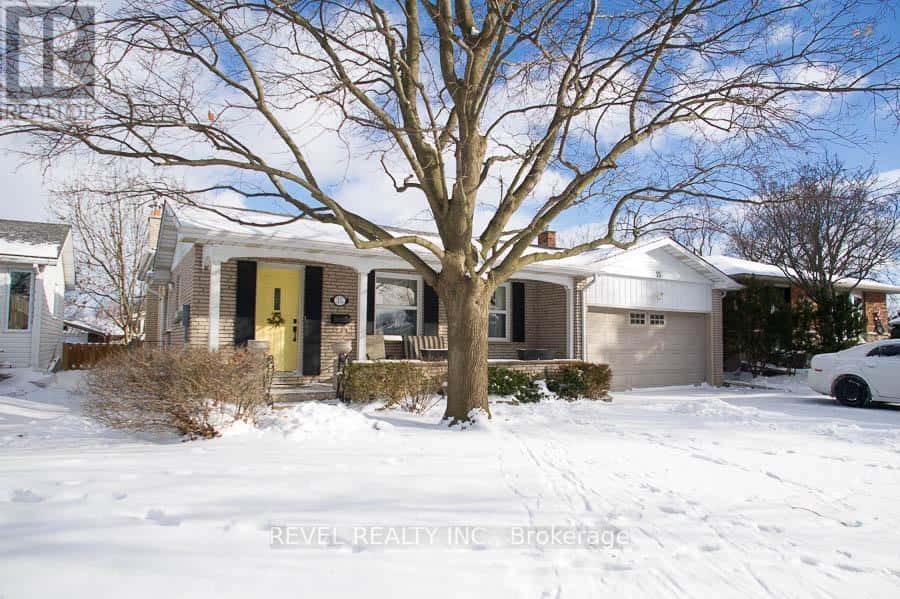 15 BURDOCK BOULEVARD — Brantford, Ontario - Photo 2 of 30