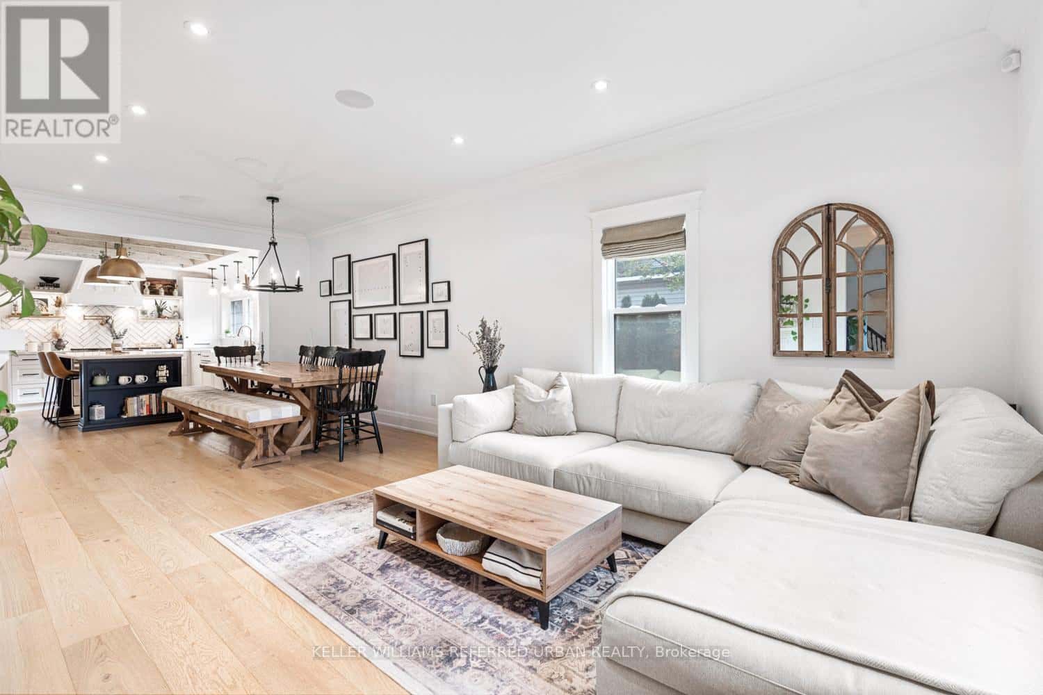 93 CONCESSION STREET — Newmarket (Central Newmarket), Ontario - Photo 3 of 37