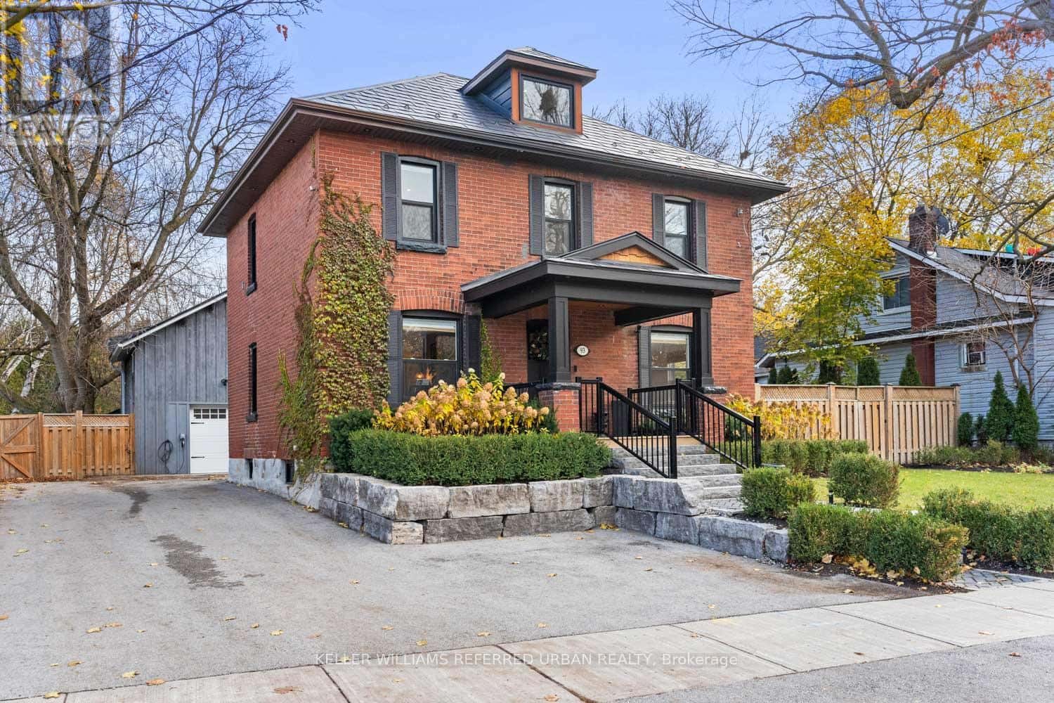 93 CONCESSION STREET — Newmarket (Central Newmarket), Ontario - Photo 2 of 37