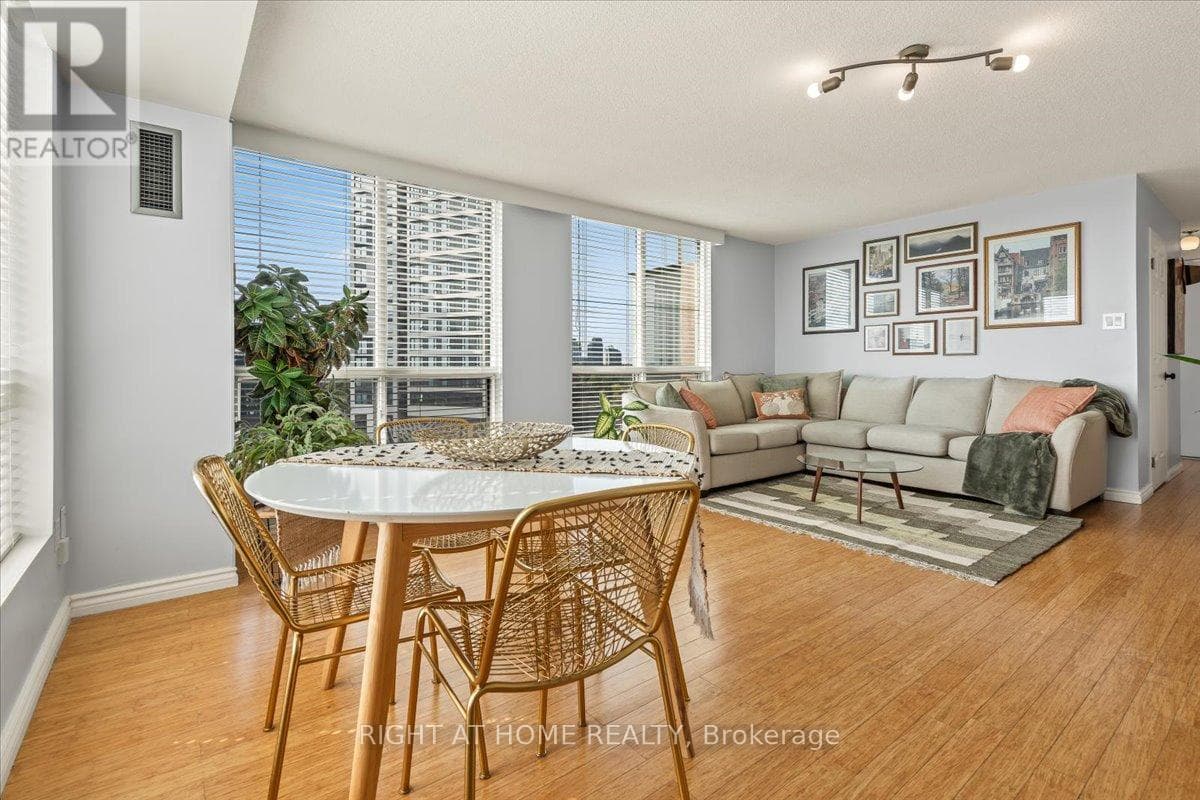 1011 - 101 SUBWAY CRESCENT — Toronto (Islington-City Centre West), Ontario - Main photo