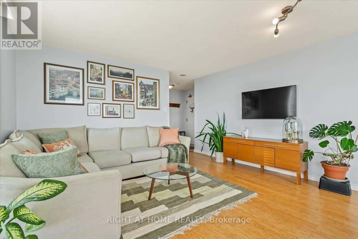 1011 - 101 SUBWAY CRESCENT — Toronto (Islington-City Centre West), Ontario - Photo 4 of 46