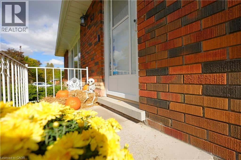 53 FREEMAN Avenue — Guelph, Ontario - Photo 2 of 50