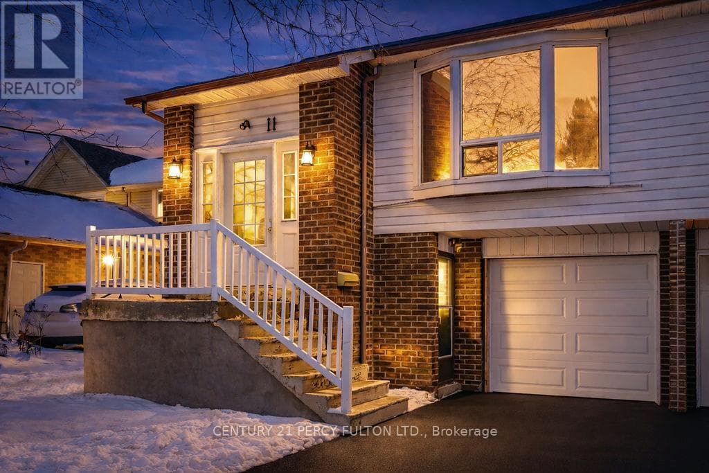 11 BAY CREST DRIVE — Brampton (Heart Lake East), Ontario - Main photo