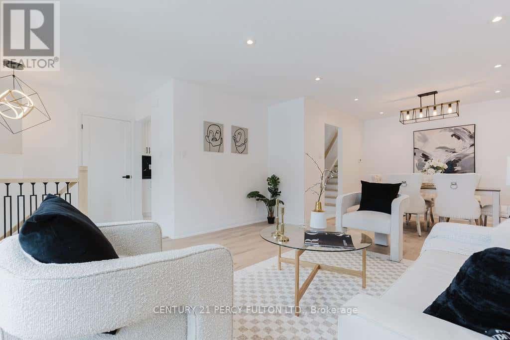 11 BAY CREST DRIVE — Brampton (Heart Lake East), Ontario - Photo 2 of 50