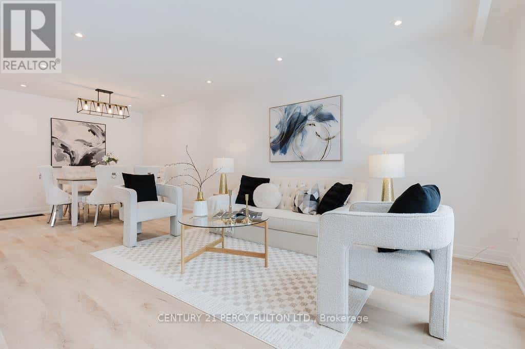 11 BAY CREST DRIVE — Brampton (Heart Lake East), Ontario - Photo 3 of 50