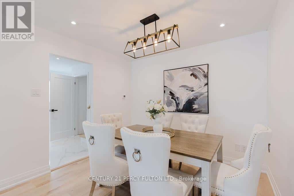 11 BAY CREST DRIVE — Brampton (Heart Lake East), Ontario - Photo 5 of 50