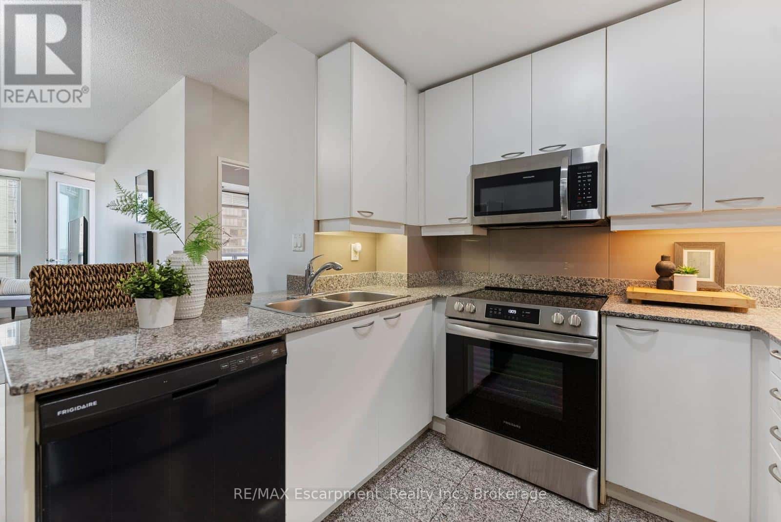 902 - 88 PALACE PIER — Toronto (Mimico), Ontario - Photo 4 of 20