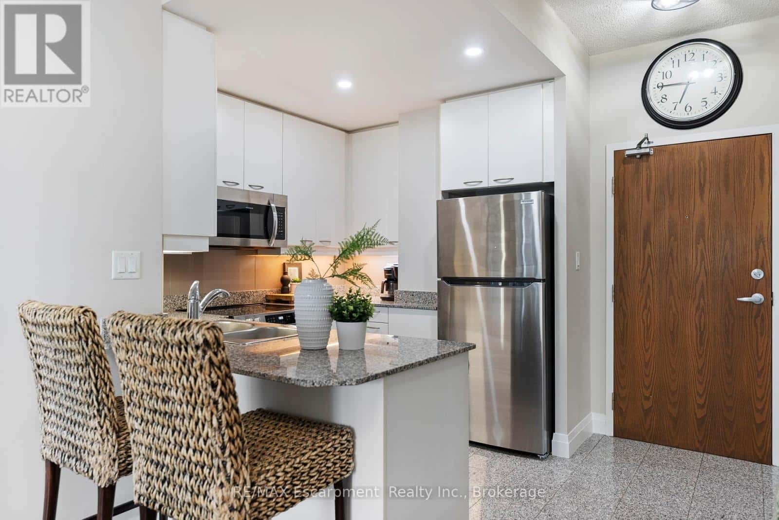 902 - 88 PALACE PIER — Toronto (Mimico), Ontario - Photo 2 of 20