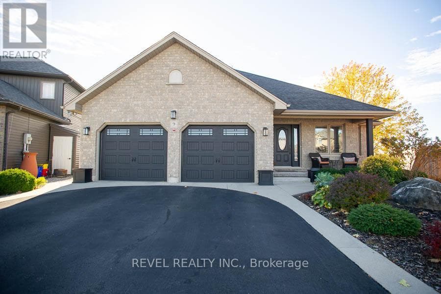 9 DAVEY COURT — Haldimand, Ontario - Main photo