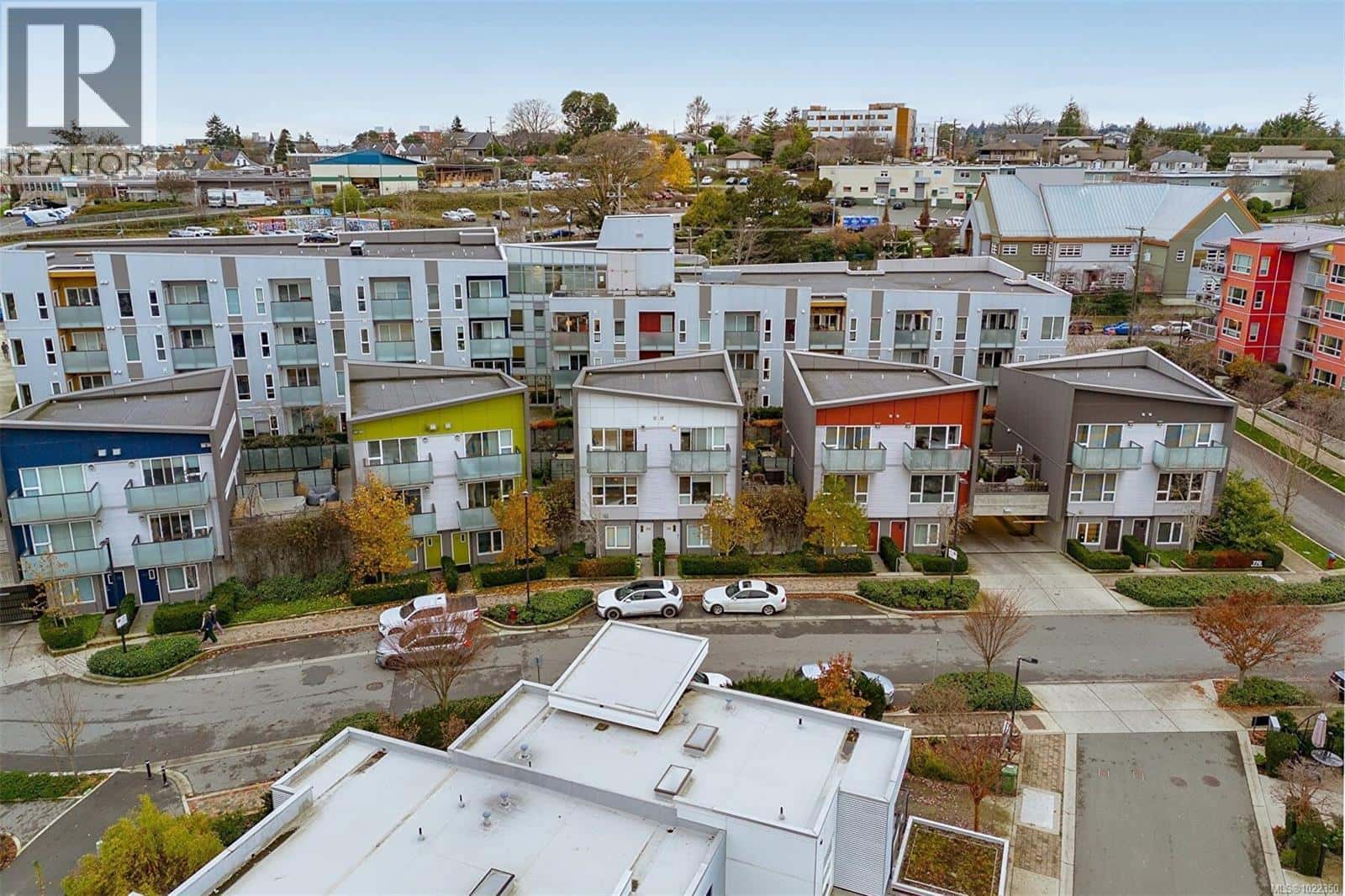 106 770 Central Spur Rd — Victoria, British Columbia - Photo 3 of 35