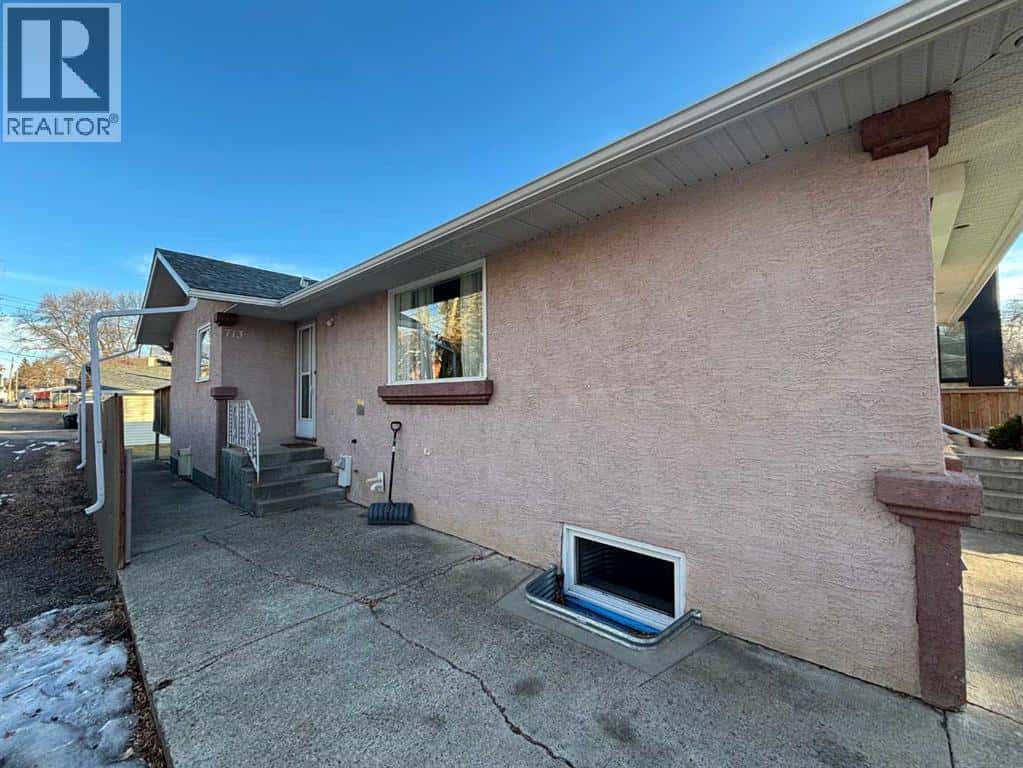 Lethbridge — Lethbridge - Photo 3 of 47