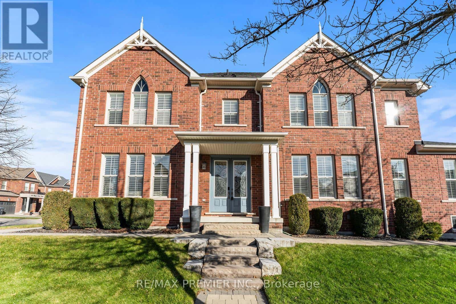 31 BOYCES CREEK COURT — Caledon (Caledon East), Ontario - Photo 2 of 47