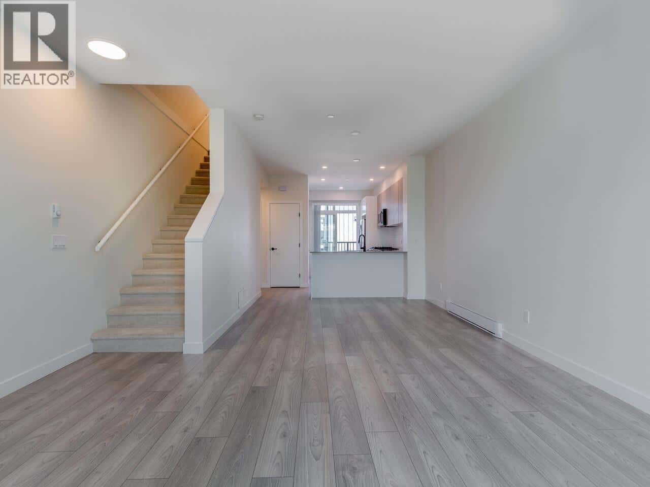 14 488 FURNESS STREET — New Westminster, British Columbia - Photo 2 of 32