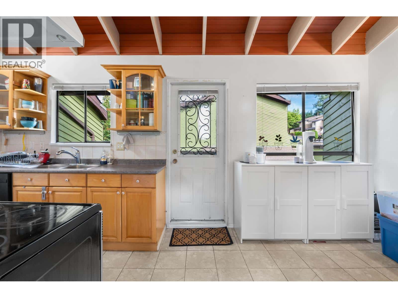 2690 KINGSFORD AVENUE — Burnaby, British Columbia - Photo 4 of 22