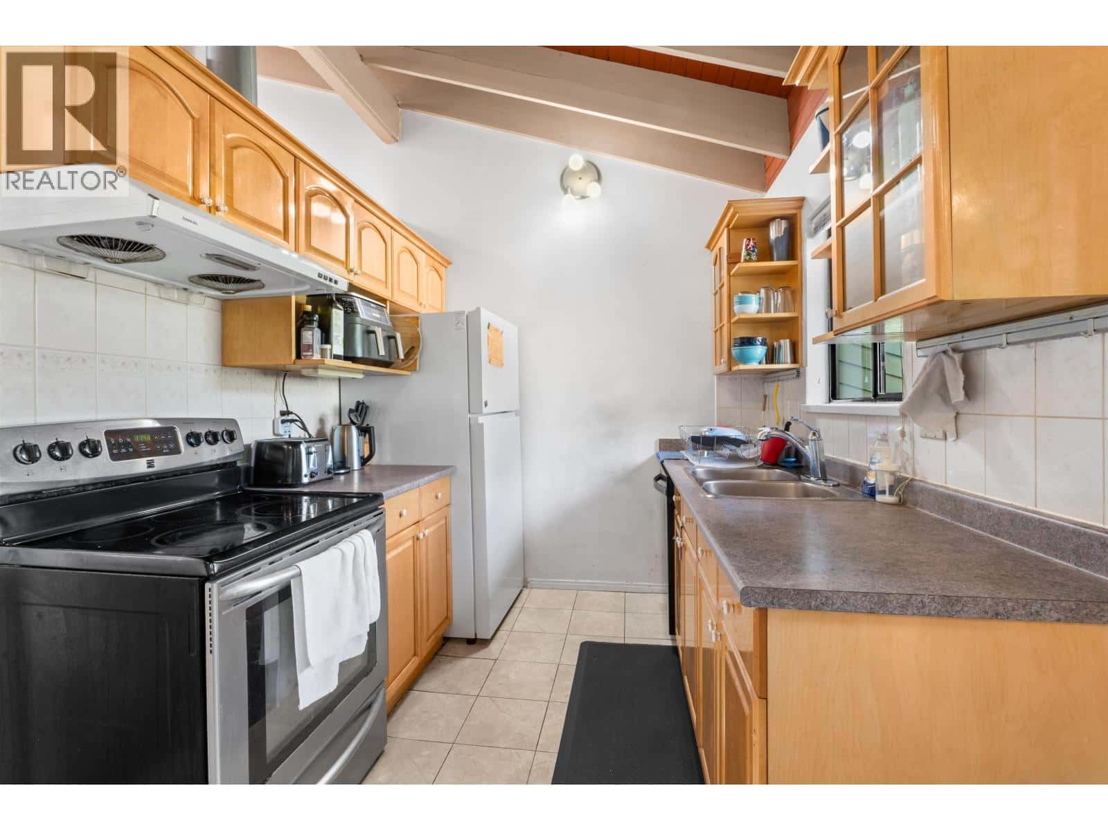 2690 KINGSFORD AVENUE — Burnaby, British Columbia - Photo 5 of 22