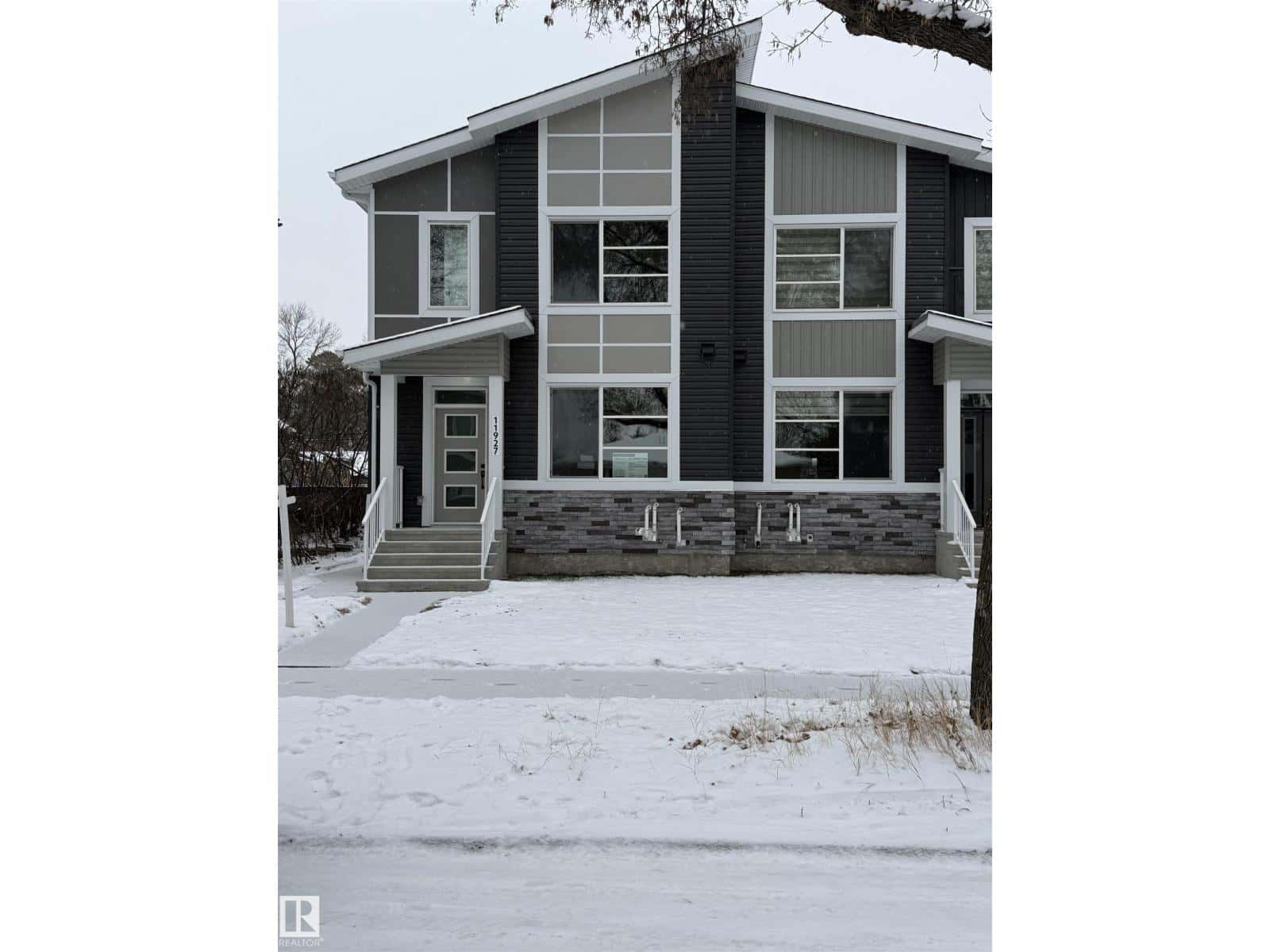 11927 123 ST NW — Edmonton, Alberta - Photo 3 of 67