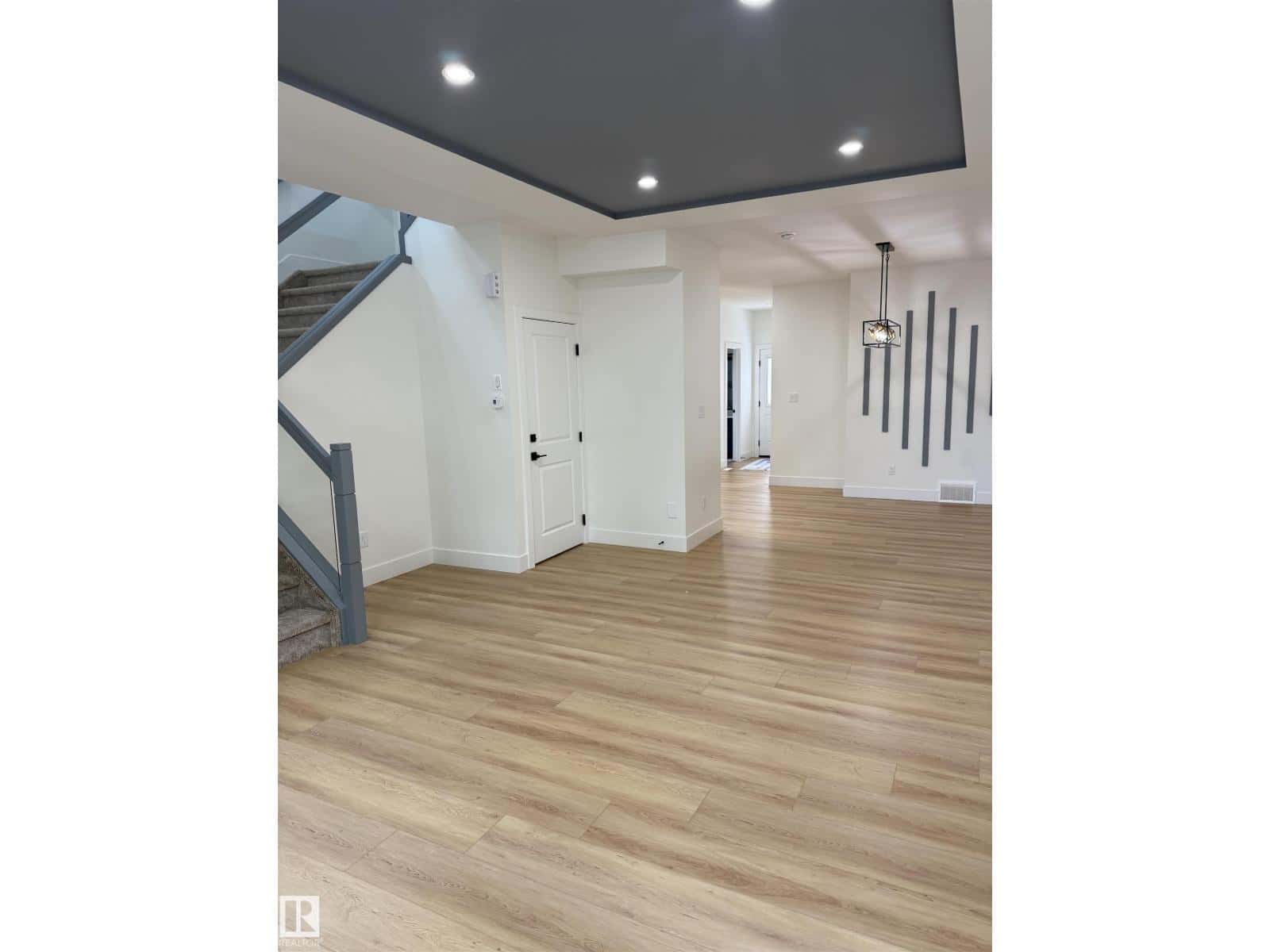 11927 123 ST NW — Edmonton, Alberta - Photo 5 of 67