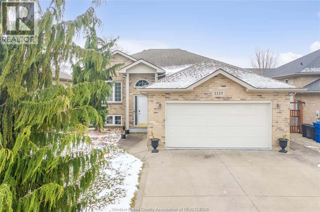 1119 MONARCH MEADOWS DRIVE — Lakeshore, Ontario - Photo 2 of 50