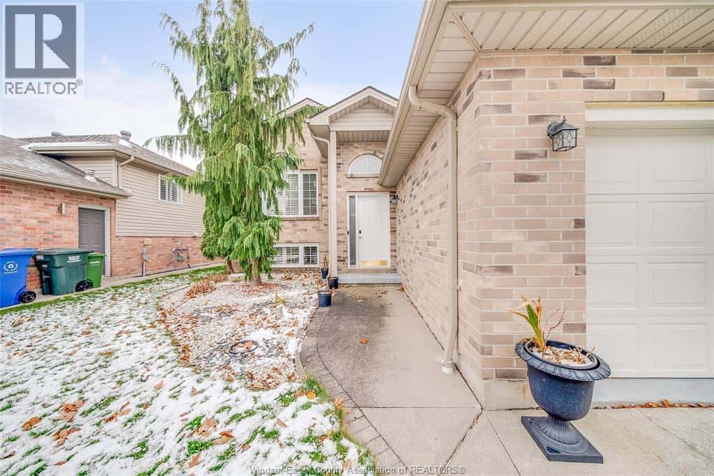 1119 MONARCH MEADOWS DRIVE — Lakeshore, Ontario - Photo 3 of 50