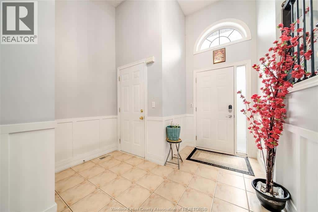 1119 MONARCH MEADOWS DRIVE — Lakeshore, Ontario - Photo 4 of 50