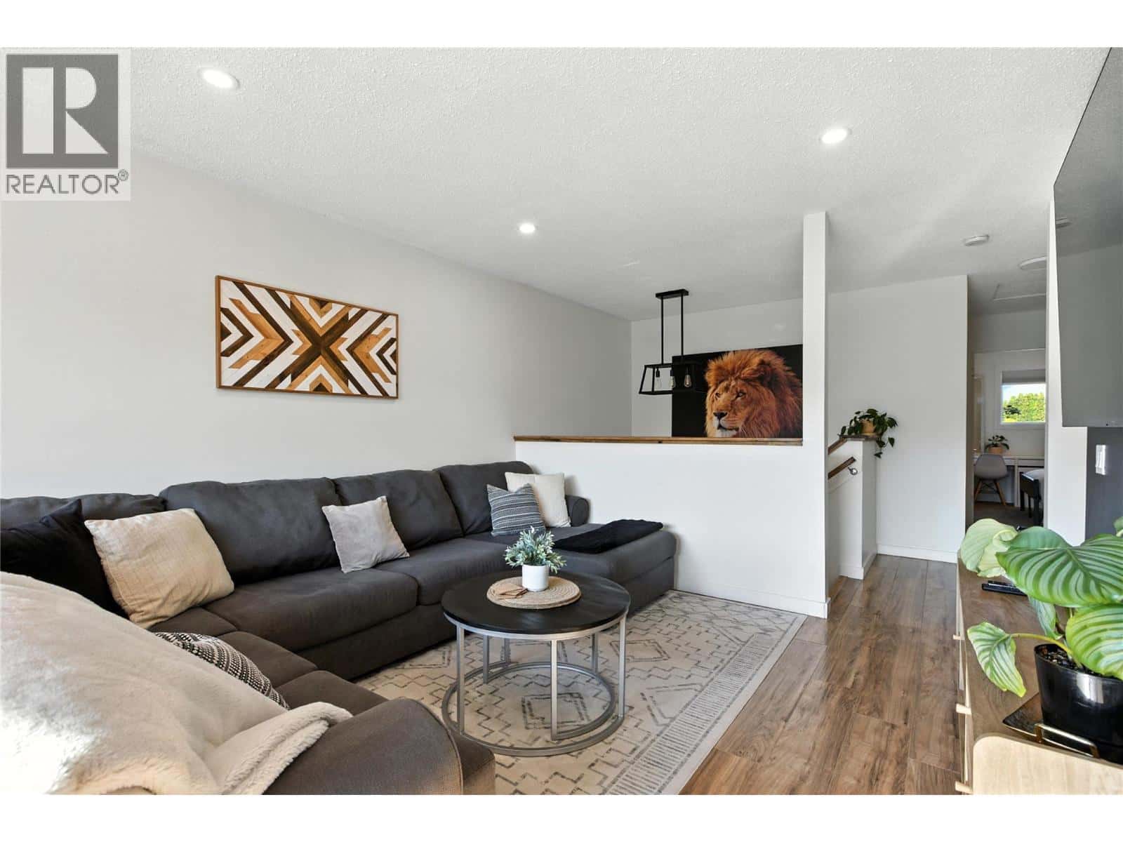 318 LINDEN Avenue — Kamloops, British Columbia - Photo 5 of 35