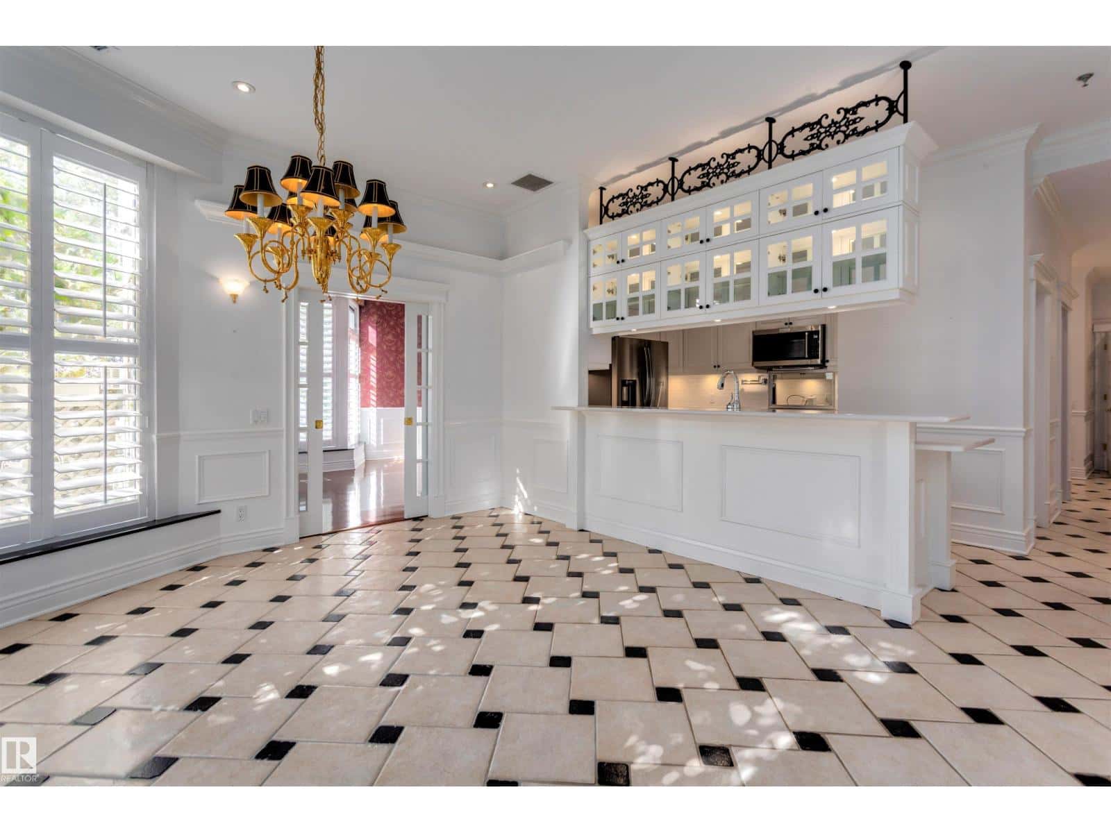 #102 11826 100 AV NW — Edmonton, Alberta - Photo 2 of 61