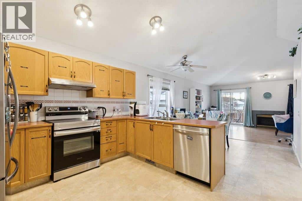 99 Inverness Park SE — Calgary, Alberta - Photo 3 of 41