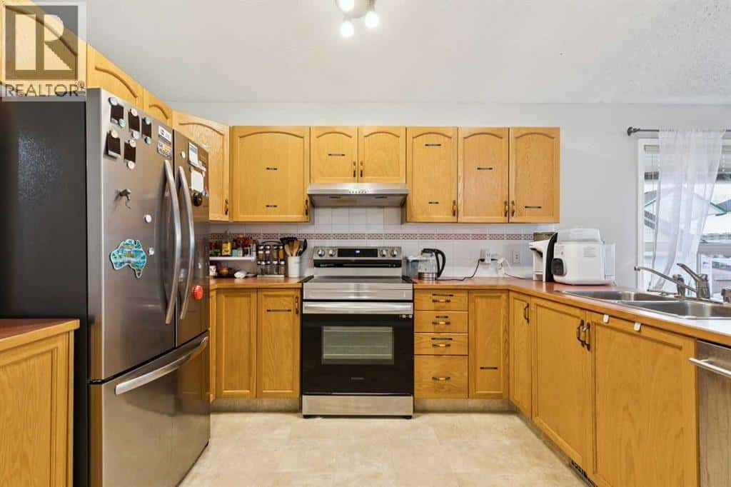 99 Inverness Park SE — Calgary, Alberta - Photo 4 of 41