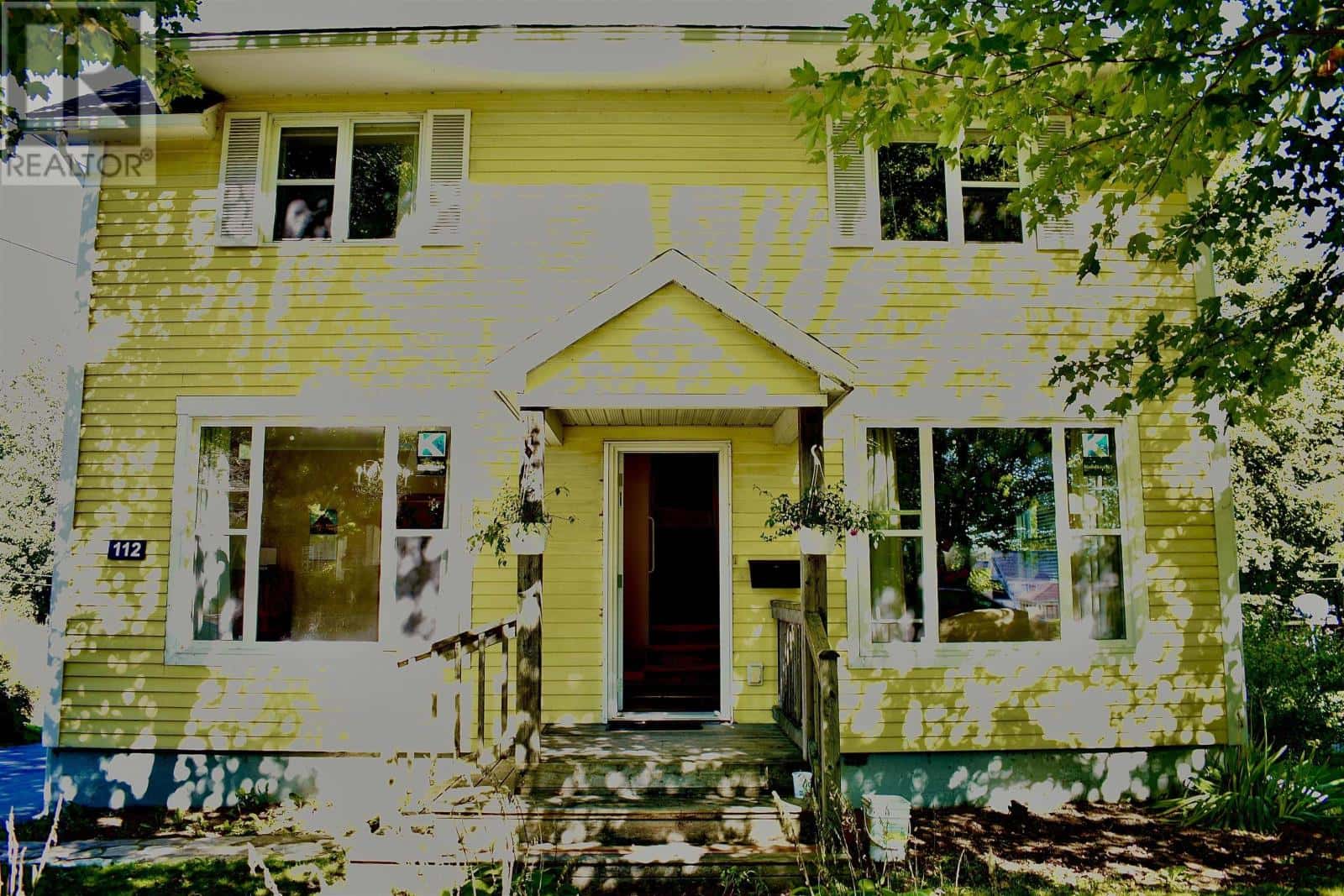 112 Bristol Avenue — Liverpool, Nova Scotia - Photo 2 of 37