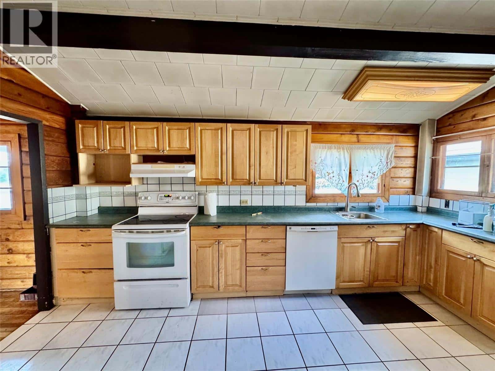 1813 108 Avenue — Dawson Creek, British Columbia - Photo 5 of 17