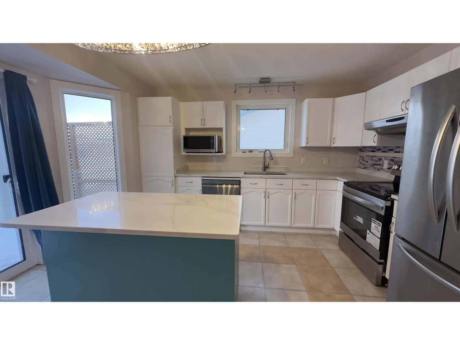 Edmonton — Edmonton - Photo 4 of 32