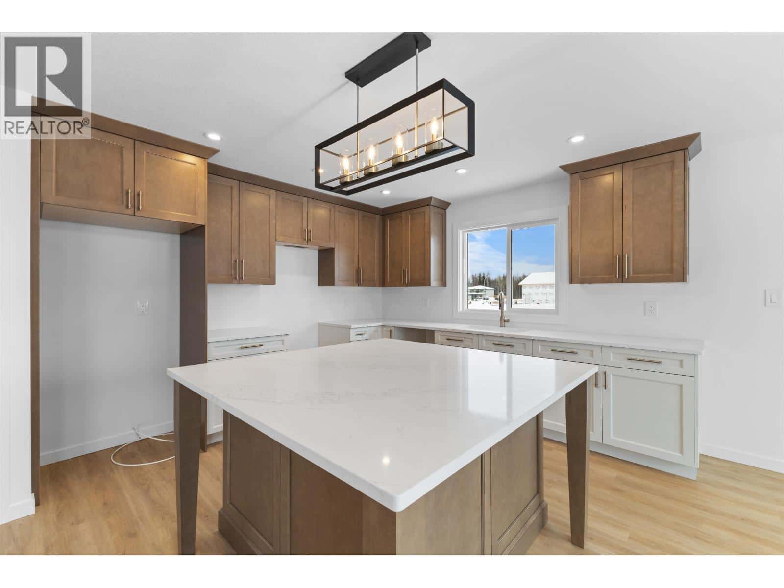 5305 BREANNA AVENUE — Prince George, British Columbia - Photo 4 of 25