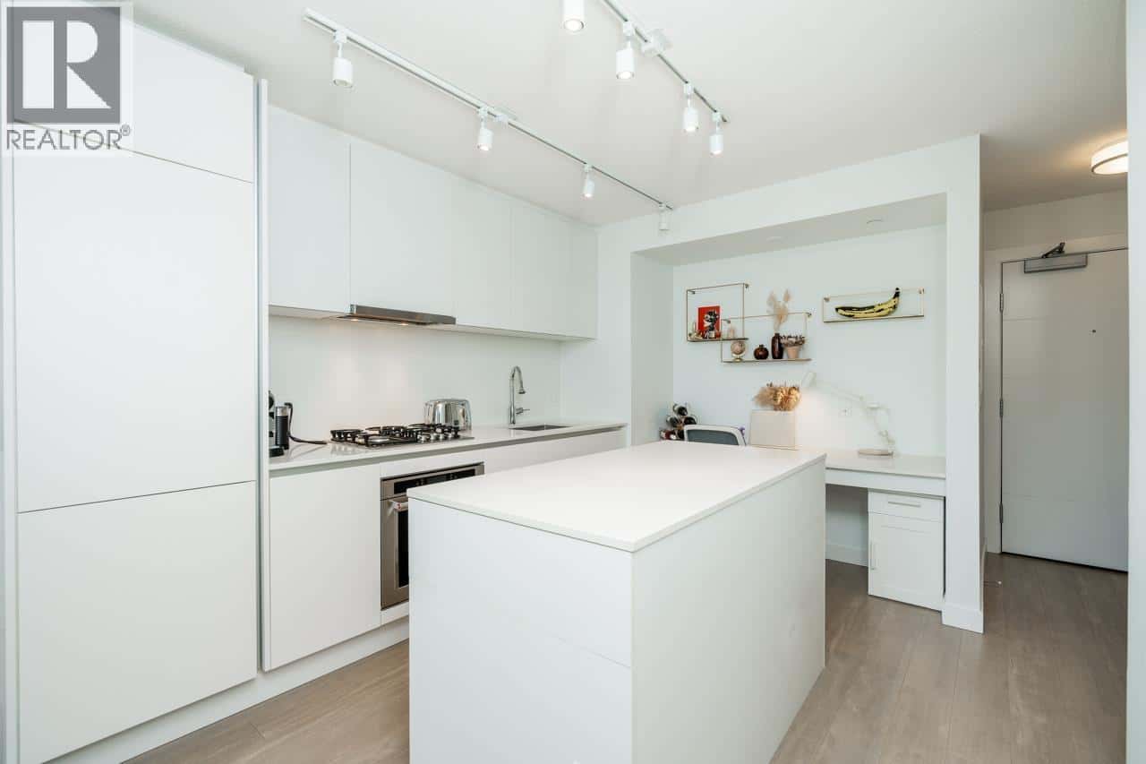 2810 908 QUAYSIDE DRIVE — New Westminster, British Columbia - Photo 3 of 40