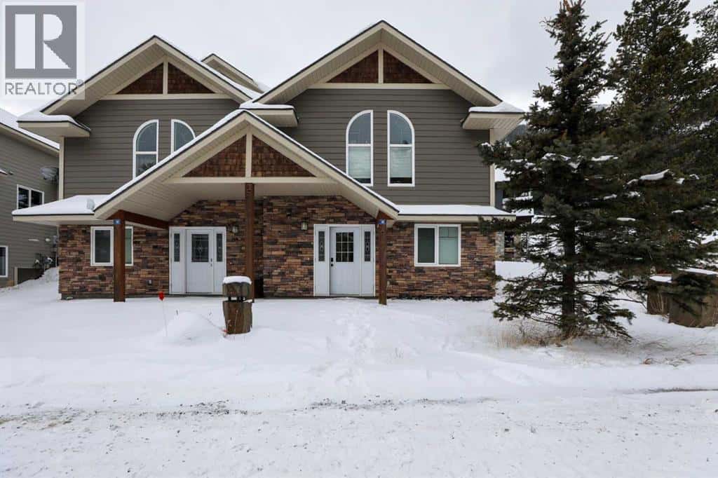 421 Castle Mountain Way — Rural Pincher Creek No. 9, M.D. of, Alberta - Photo 2 of 39