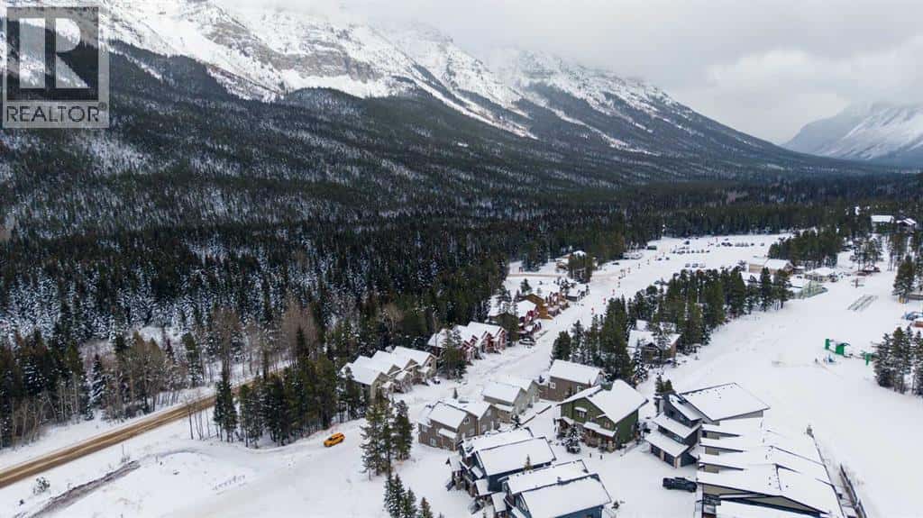 421 Castle Mountain Way — Rural Pincher Creek No. 9, M.D. of, Alberta - Photo 3 of 39